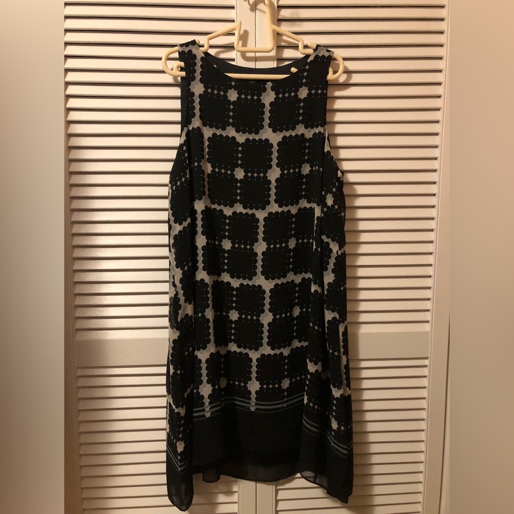 Elegant Black and White Sleeveless Dress